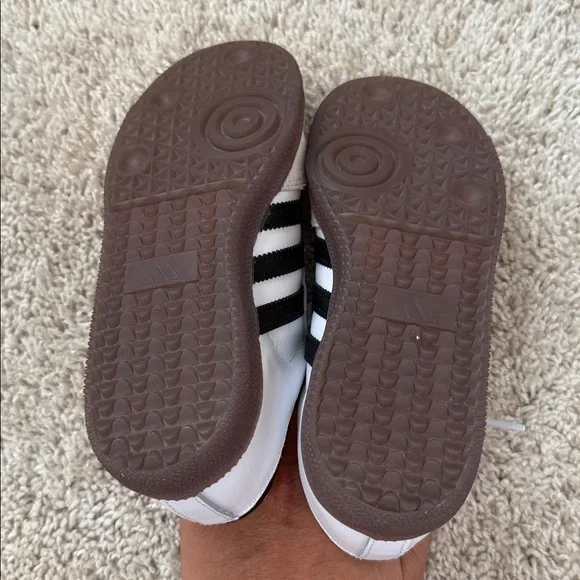 Youth Adidas Samba White and Black shoes - Picture 4 of 5